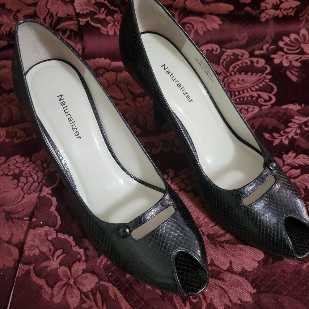Naturalizer Black Snakeskin Peep Toe Heels Size 8.5
